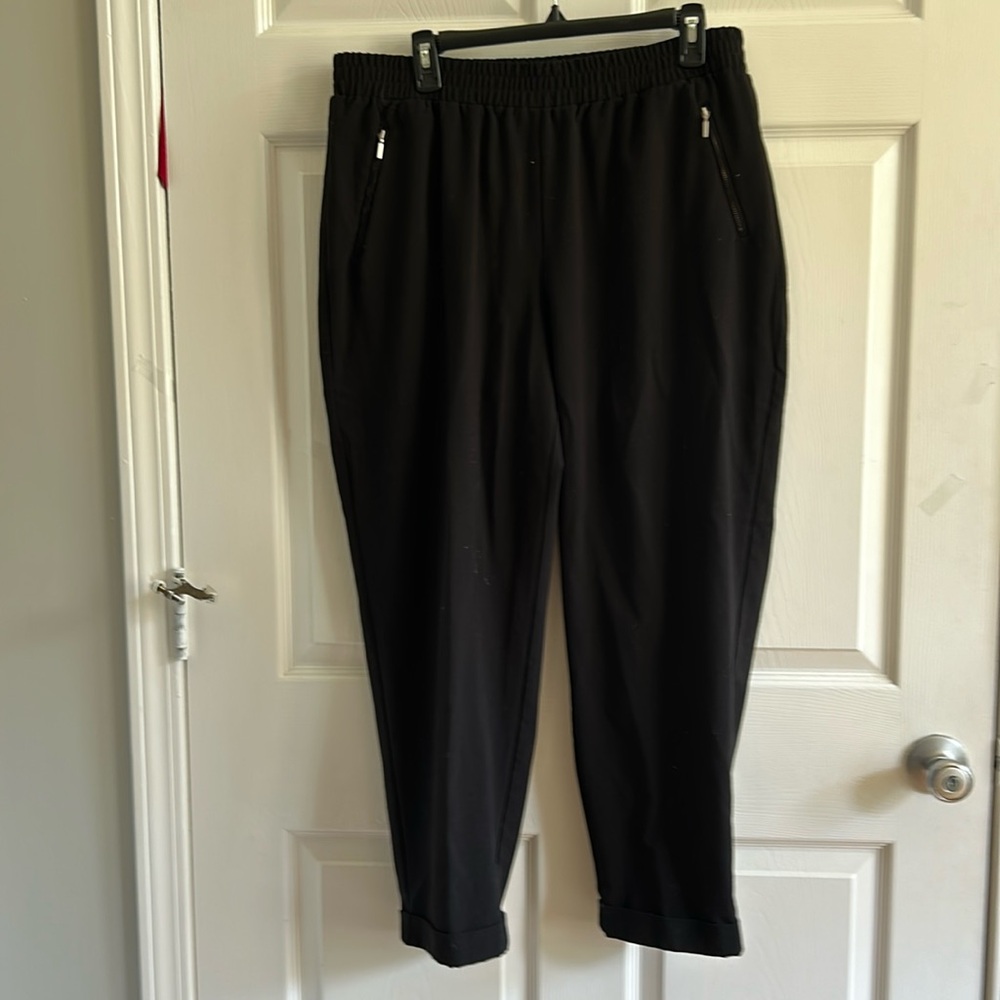Chico’s Women’s Size 3 Ankle pants.